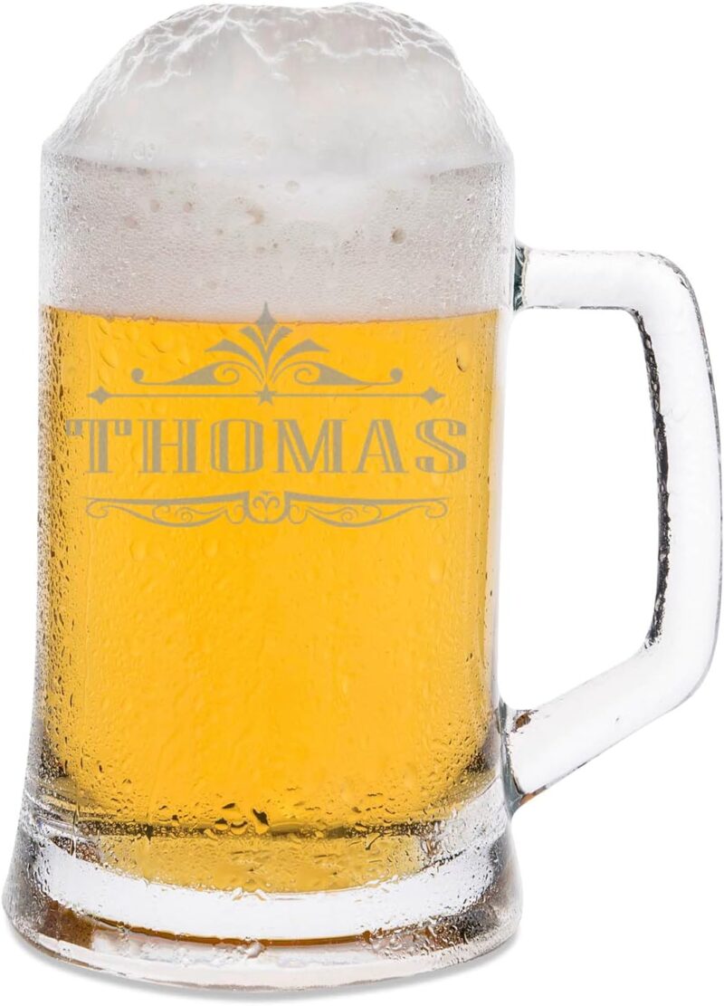 GRAVURZEILE Bierkrug mit Gravur - Wunschname - Personalisiert mit Namen - Geschenk für Männer - Geschenke für Papa zum Vatertag Geburtstag oder zu Weihnachten - Größe: 0,5 L – Bild 2