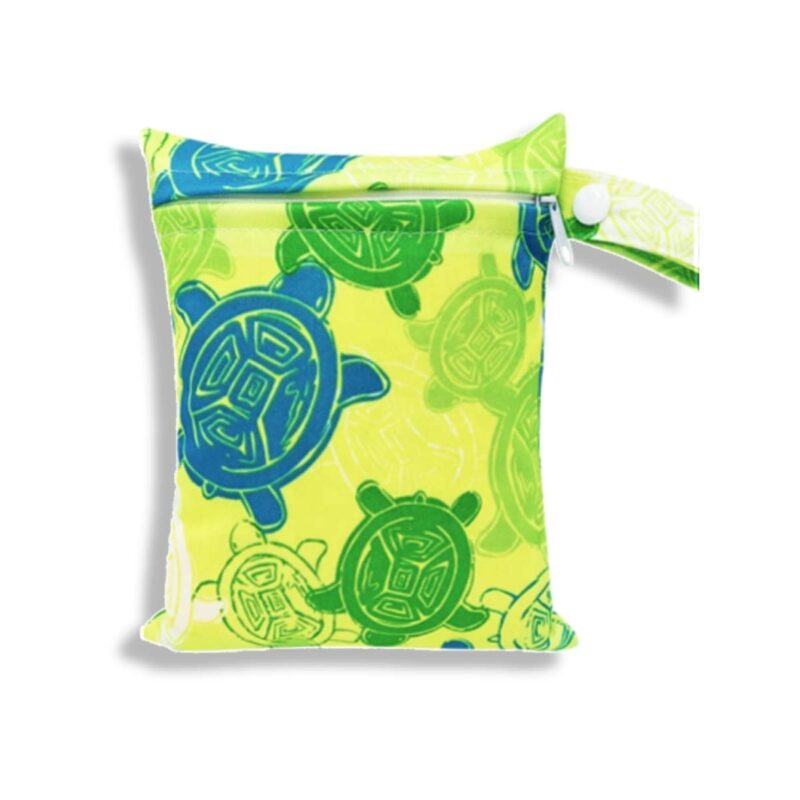2er Set Wetbags mit süßen Motiven - wasserfeste wiederverwendbare Nasstasche mit Reißverschluss als Beutel und Organiser für Babys, Windeln Schwimmsachen Schmutz Wäsche (Grün - Schildkröte) – Bild 4