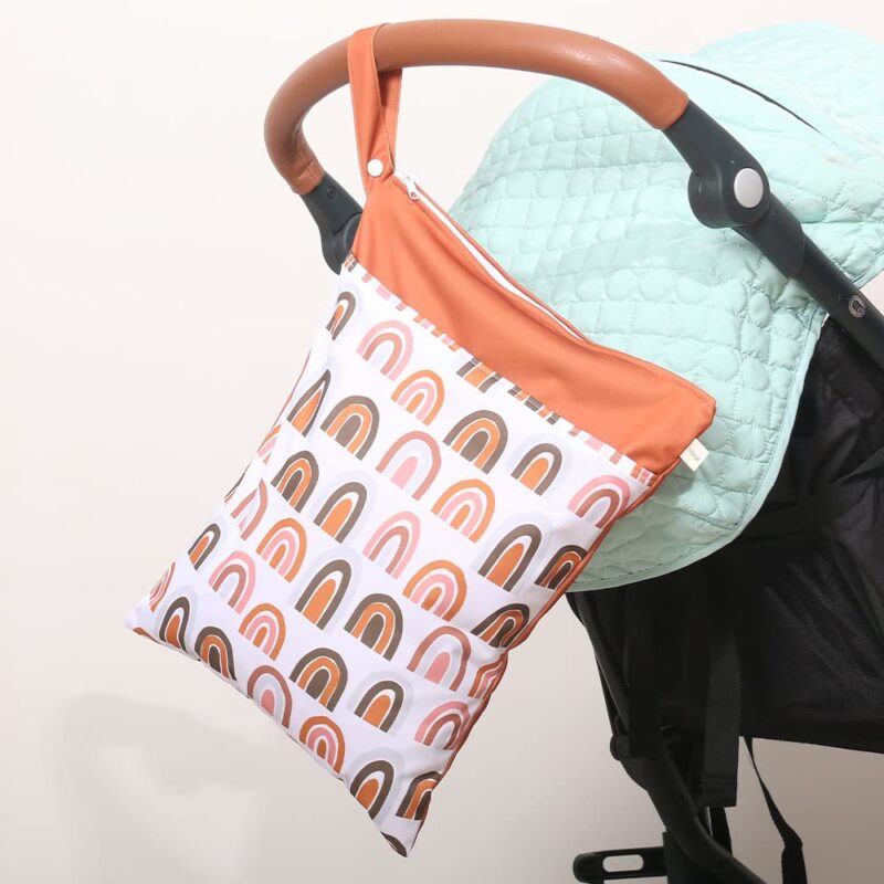 Treer Windeltasche Baby 30x40cm Oranger Druck Wasserdichte Wetbags mit doppelt Reißverschluss - Nass-Trocken-Trennung - Hängende Kleinkind Stoffwindeln Organiser Beutel (Mond) – Bild 6