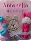 Wuff-Dogsworld Babydecke mit Namen Bestickt + Zugabe Babyrassel oder Babysocken Geschenk Baby Taufe Geburt Junge Mädchen – Bild 3