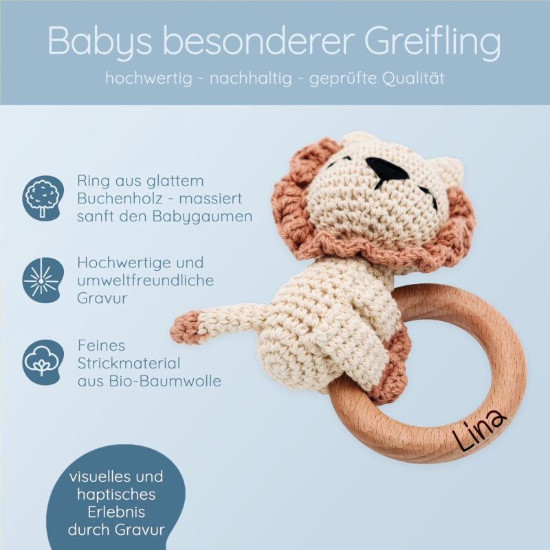 Bärenfreunde® - Personalisierter Beißring Baby - Niedlicher Greifling für Baby's ab 0 Monate - Babyrassel mit Name als Baby Geschenk für Mädchen und Jungen (Löwe liegend,mit Name) – Bild 4