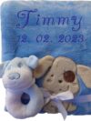 Wuff-Dogsworld Babydecke mit Namen Bestickt + Zugabe Babyrassel oder Babysocken Geschenk Baby Taufe Geburt Junge Mädchen – Bild 2