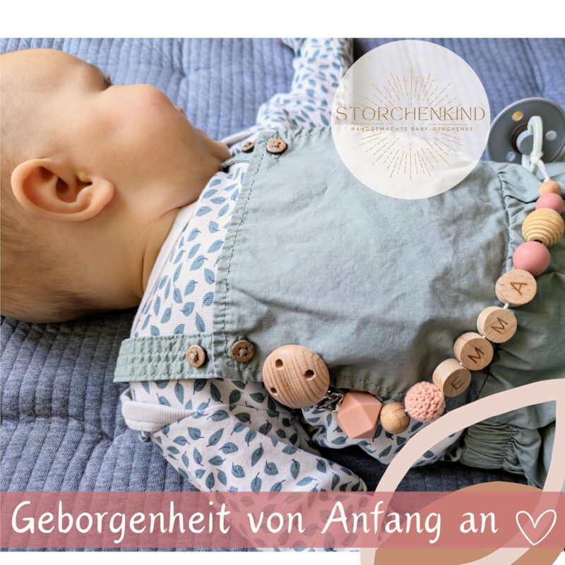 Storchenkind® - Personalisiertes Baby-Geschenk mit Namen - Mädchen/Jungen | verschiedene Farb-Varianten | inkl. Geschenkverpackung | lasergravierte Holzbuchstaben – Bild 2