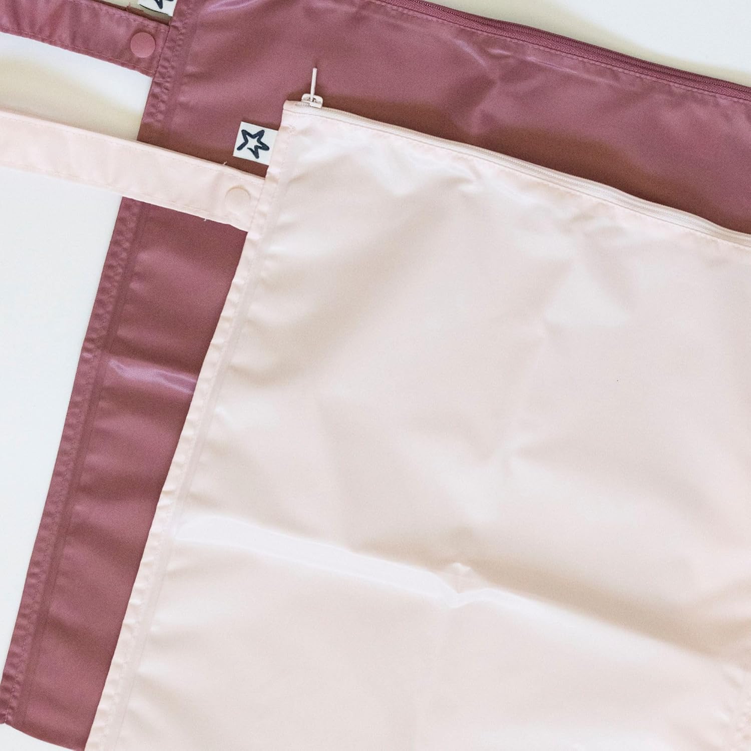 Tiny Twinkle wasserdichte Nass-Tasche | 2 Pack Wiederverwendbare Taschen für nasse Badebekleidung, Babykleidung und Windeln | Reisetasche für Babys – Bild 6